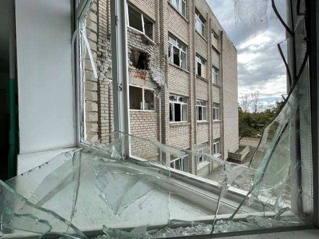 В окупованому Донецьку внаслідок обстрілу пошкоджено школу