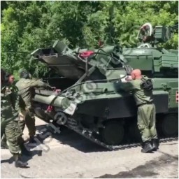 В Донецке во время «парада» поломался танк