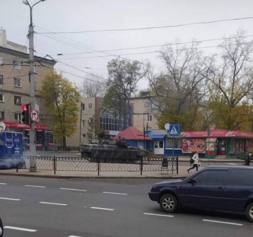 В центре Донецка в дневное время замечено перемещение военной техники