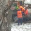 В Донецке начали срезать металлические ограждения возле проезжей части Киевского проспекта