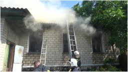 В Луганске во время пожара в жилом доме погиб мужчина