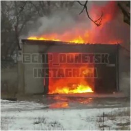 В Донецке рядом с АЗС «Мотор» бушует мощный пожар