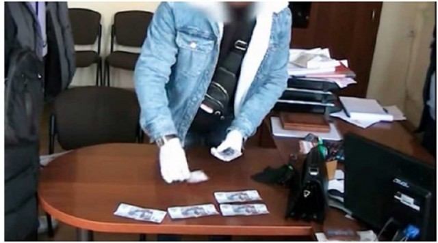 В Донецке за взятку задержали «руководителя налоговой полиции»