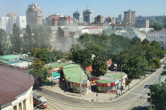 У Донецьку пролунали потужні вибухи у декількох районах міста У Донецьку пролунали потужні вибухи у декількох районах міста