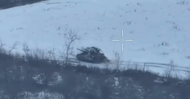 Українські морпіхи знищили два танки Т-90 на Покровському напрямку Українські морпіхи знищили два танки Т-90 на Покровському напрямку