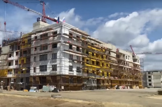 Окупанти хочуть змусити студентів відновлювати Маріуполь Окупанти хочуть змусити студентів відновлювати Маріуполь