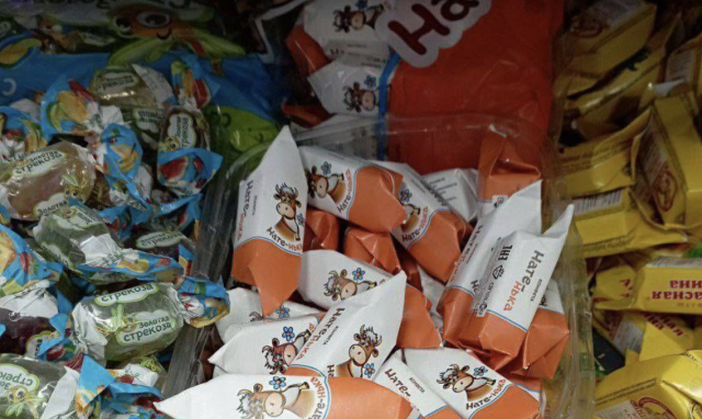 На окупованій Луганщині продають підробки українських цукерок та напоїв На окупованій Луганщині продають підробки українських цукерок та напоїв
