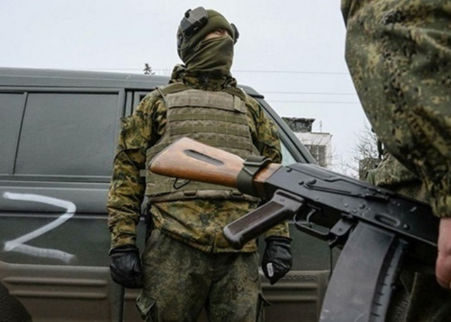 На окупованій Луганщині створять «спецназ» для боротьби з зарплатами «в конвертах» На окупованій Луганщині створять «спецназ» для боротьби з зарплатами «в конвертах»