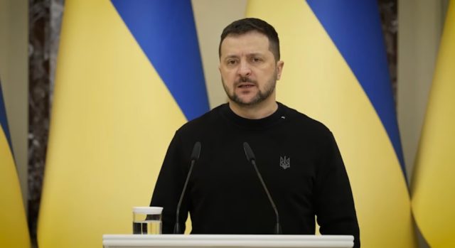 Президент України вручив сертифікат на отримання квартири захиснику з Сєвєродонецька