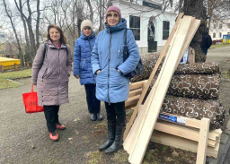 У Хмельницькій області ВПО з Донеччини можуть отримати непродовольчу гуманітарну допомогу: деталі