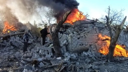 Обстріли Дружківки: рятувальники гасили 5 пожеж під загрозою повторних ударів