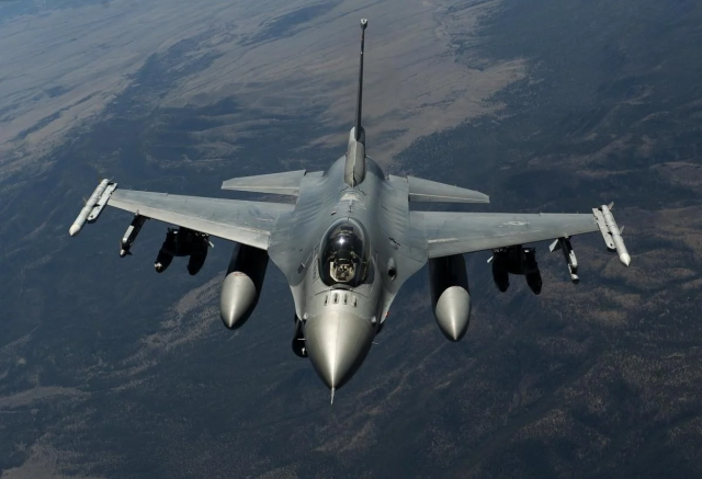 Україні потрібні винищувачі F-16 для забезпечення імпульсного удару