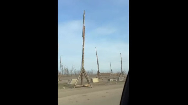 Окупанти встановлюють антидронові сітки на трасі Донецьк Горлівка