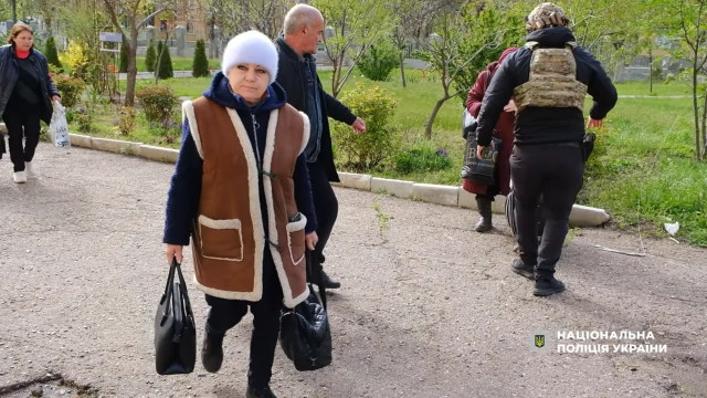 "Білі янголи" евакуювали з Краматорського району ще вісьмох людей