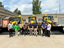 Для Донеччини придбали 20 нових екскаваторів-навантажувачів
