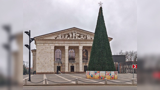 Росіяни почали продавати квитки на вистави у "відбудованому" театрі Маріуполя