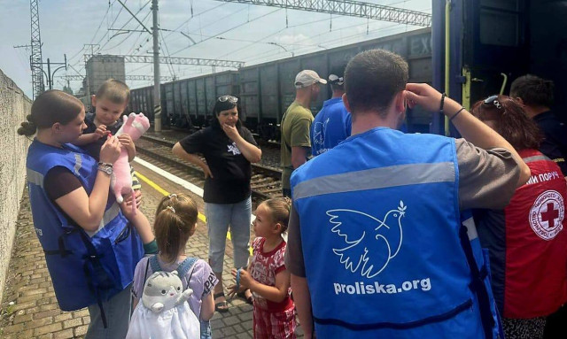 На Закарпатті триває розселення сімей з Донеччини: ще дві родини евакуювалися до Берегового