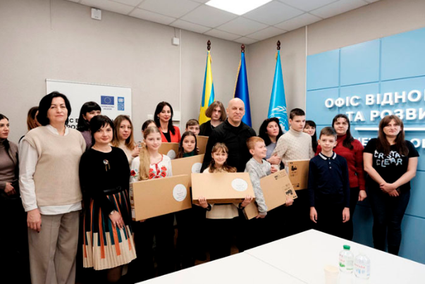 Донецька область отримала 1000 ноутбуків для дистанційного навчання школярів - Філашкін