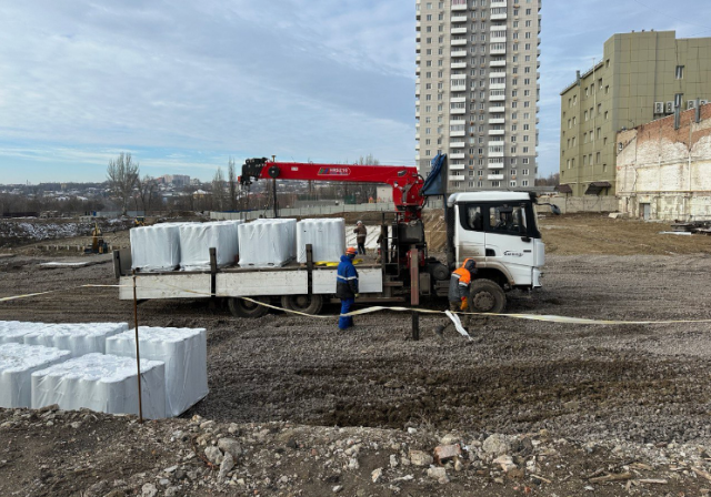 Ілюзія відновлення: в захопленому Донецьку зводять вперше за 10 років житловий комплекс