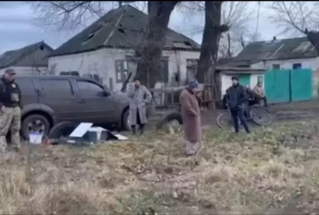 Поліцейські Луганщини привезли допомогу до звільнених сіл, незважаючи на небезпеку