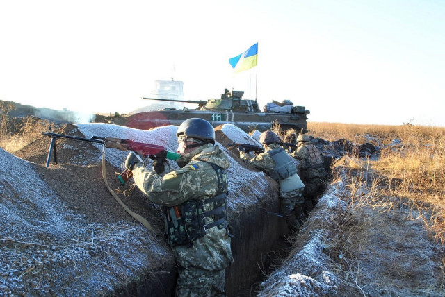 Російські війська проводять потужний наступ на двох напрямках Донеччини