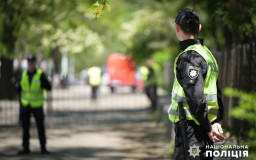 Безпека громадян у дні поминання: 400 правоохоронців стежитимуть за порядком на кладовищах Донеччини