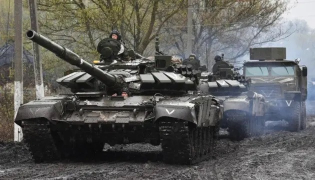 Російські окупанти збільшують переміщення військ через Маріуполь