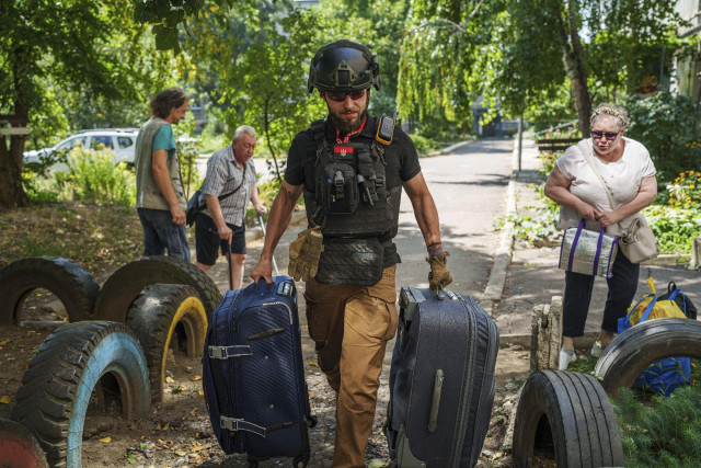 В Покровському районі Донецької області залишається більше 10 тис дітей