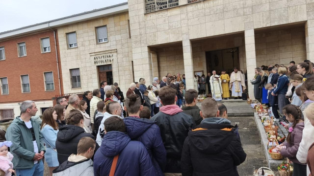 Вихованці інтернату з Дружківки відзначили Великдень в Іспанії Вихованці інтернату з Дружківки відзначили Великдень в Іспанії