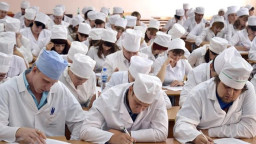 Масові відрахування в окупованому Луганську: студенти-медики тікають від мобілізації