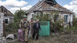 Волонтери створюють стихійні пункти евакуації на Донбасі