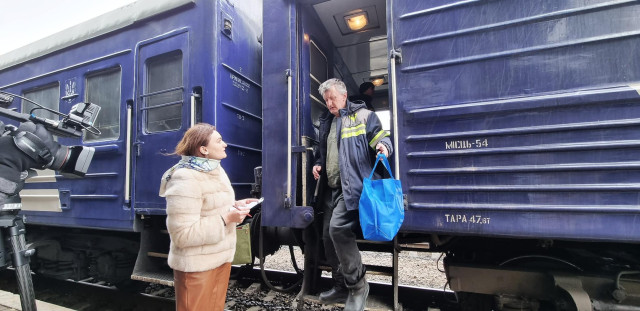 На Буковину прибув черговий евакуаційний потяг із мешканцями Донеччини