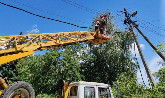 На Донеччині спеціалісти успішно поновили електропостачання для 10 населених пунктів На Донеччині спеціалісти успішно поновили електропостачання для 10 населених пунктів