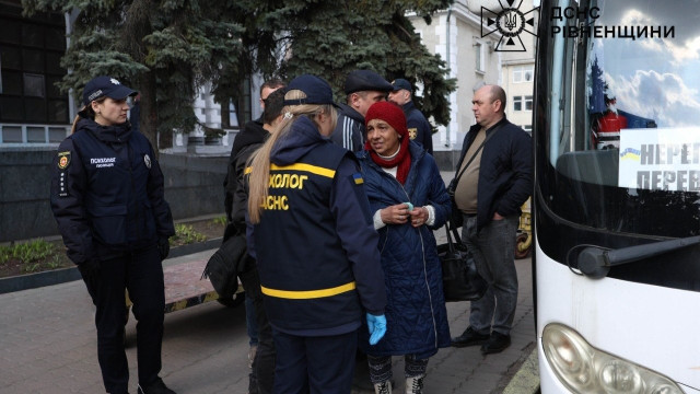 На Рівненщині зустріли евакуаційний потяг із Донеччини - приїхали 15 людей