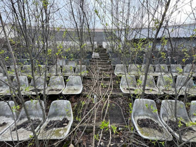 Стадіон "Шахтар" у Донецьку заріс і перетворився на руїни (ФОТО) Стадіон "Шахтар" у Донецьку заріс і перетворився на руїни (ФОТО)