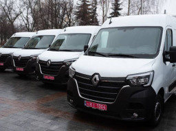 Покровська громада отримала нові автомобілі Renault для доставки гуманітарної допомоги