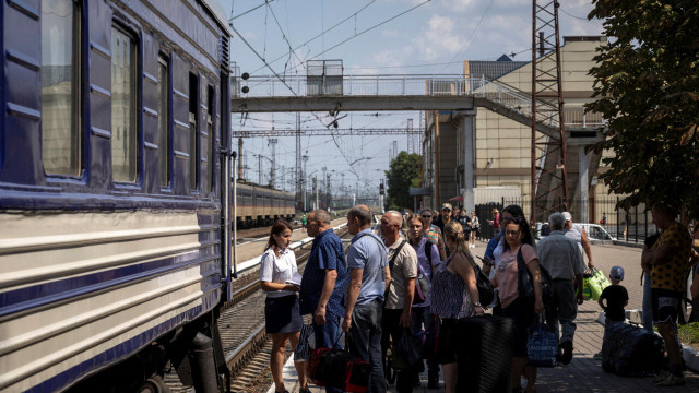 Батьки ховають дітей від місцевої адміністрації в Покровську - CNN