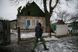Російські окупанти традиційно хваляться «відновленням» будинків у захопленій Авдіївці