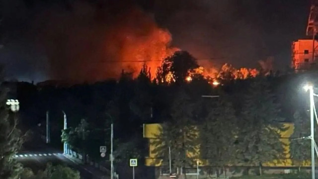 У Сніжному на Донеччині після серії вибухів загорілася шахта