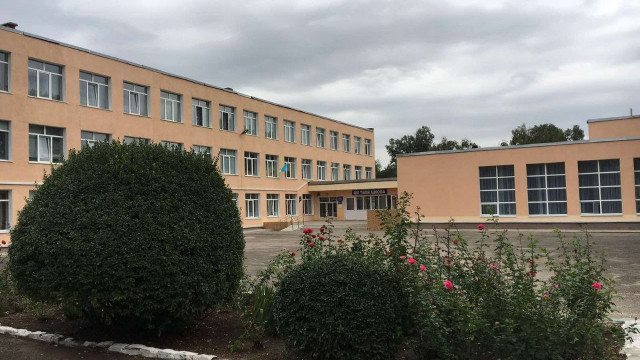 На Луганщині школярів примушують вступати до «Юнармії» На Луганщині школярів примушують вступати до «Юнармії»