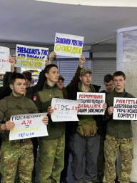 У Харкові українські військові вийшли на акцію підтримки 67-ї ОМБр