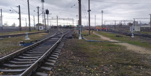 Залізниця з окупованого Маріуполя до Ростова скоротить час військових постачань на фронт-Андрющенко