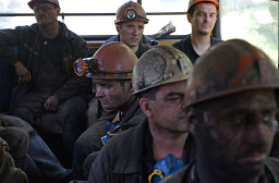 Понад 70 шахтарів опинилися заблокованими під землею у Донецькій області