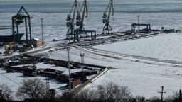 Окупанти відновлюють судноремонтний завод у Маріуполі для флоту