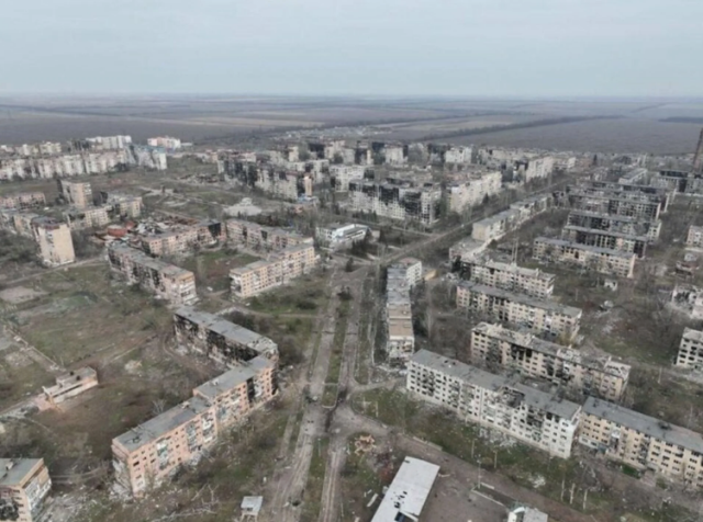 Бійці 72-ї бригади ЗСУ під загрозою ворожого оточення у Вугледарі Донецької області
