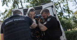 З прифронтової Новолюбівки Луганської області вдалося евакуювати трьох літніх людей – ОДА