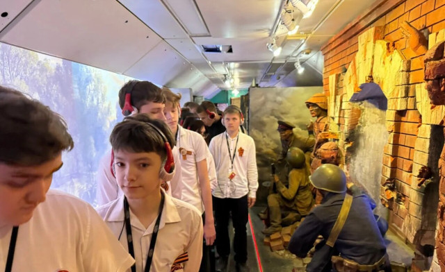 Окупанти влаштували пропагандистську виставку "Поїзд Побєди" на Донеччині (ФОТО) Окупанти влаштували пропагандистську виставку "Поїзд Побєди" на Донеччині (ФОТО)