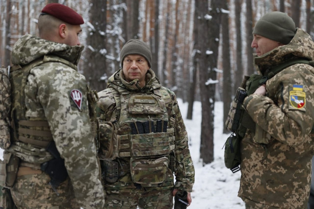 Сирський відвідав райони ведення бойових дій на Куп’янському та Бахмутському напрямках Сирський відвідав райони ведення бойових дій на Куп’янському та Бахмутському напрямках