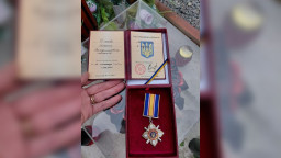 Родині загиблого воїна з Луганщини передали орден "За мужність"