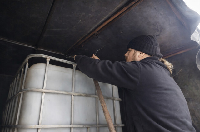 Волонтери доставили паливо до монастиря в Микільському напередодні Великодня